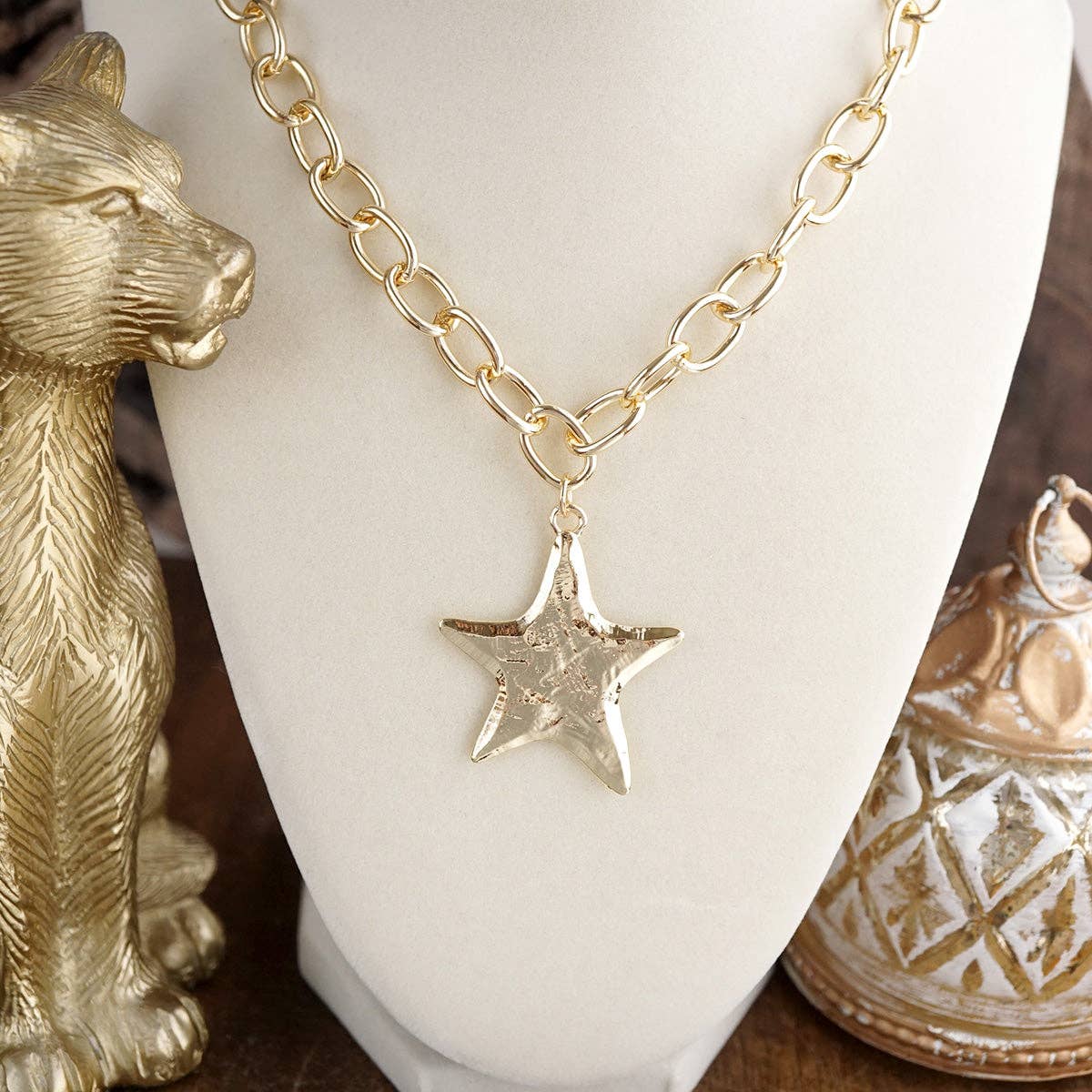 Large Gold Star Statement Necklace – Golden Keepsake